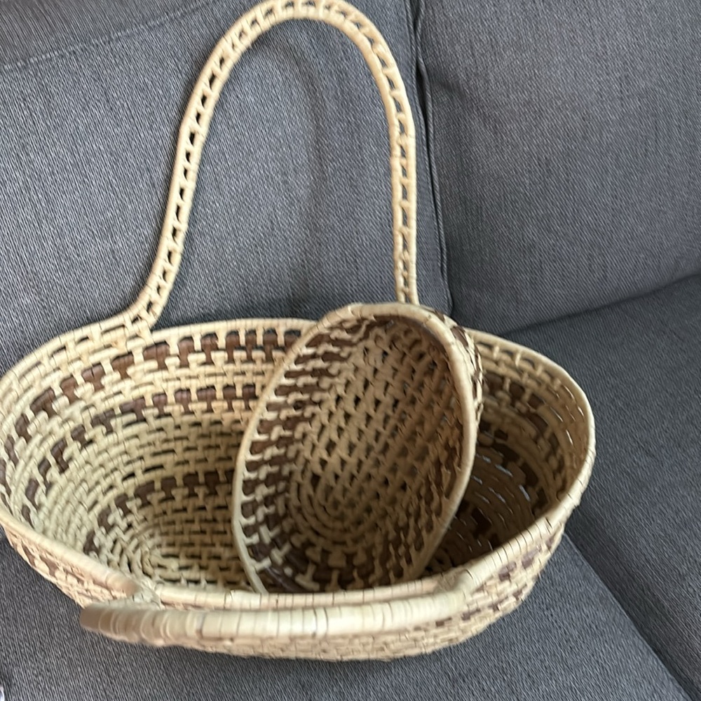 Handwoven basket handle tote with oval basket - Picture 9 of 9